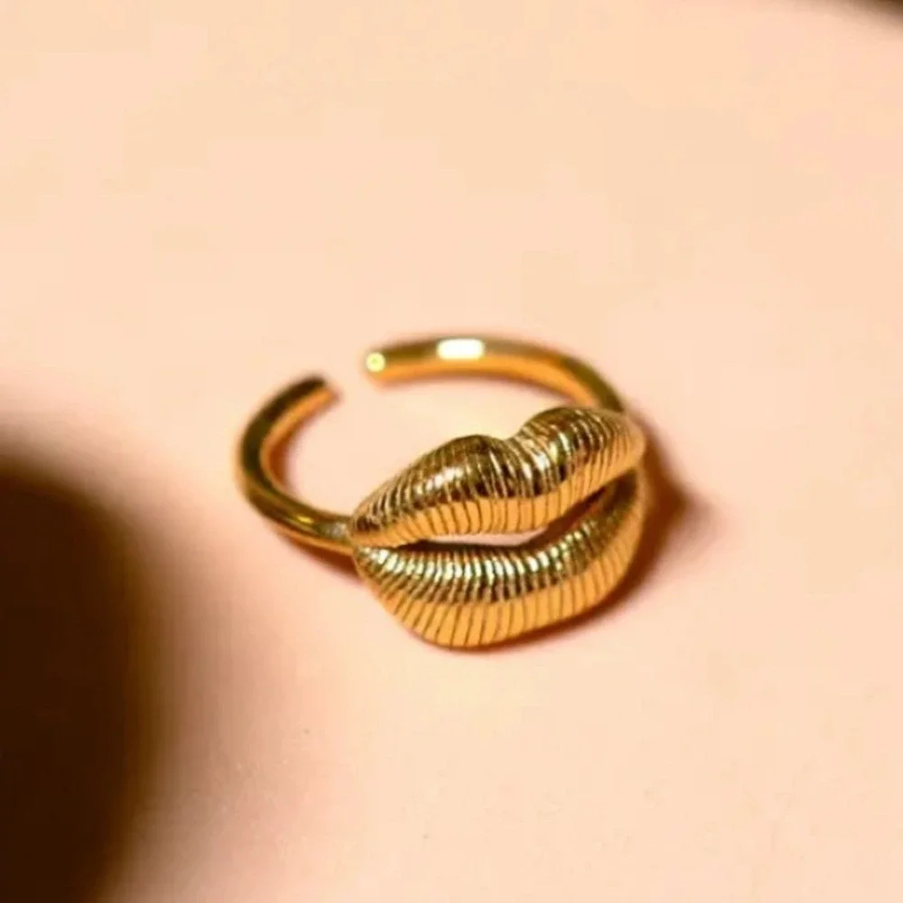 Stainless Steel Lip Resizable Ring Gold Plated Hip Hop Trendy